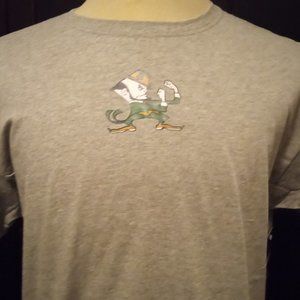 NOTRE DAME FIGHTING IRISH Men's Short Sleeve NCAA Brand Tee (NWT) XL 46-48